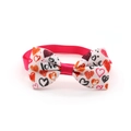 Dettaglio farfallino rosa per cani in poliestere con cuori e scritta love - Stile 7-Testo d'amore Rosa