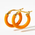Pendientes de aro en esmalte naranja vibrante con acabado dorado de diseño circular - Naranja (KDE811)