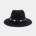 Détail du chapeau fédora noir avec bandeau en cuir orné de clous et de motifs argentés - M (56-58cm) / Style 6-Bande Gaufrée en Métal Argenté Décor (AL-BNM9)