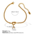 Pulsera de acero dorado con letra A y pedrería brillante sobre fondo blanco - Pulsera A de Oro