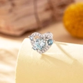 Orecchini a cuore in acciaio al titanio con gemme azzurre e chiusura a vite - Cuore Blu Mare Chiaro (Pezzo Singolo)