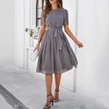 Robe midi grise à pois avec manches courtes et ceinture pour un style décontracté - S / Marron