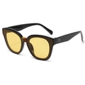 Retro cat-eye zonnebril met dik zwart montuur, gele glazen en zilveren klinknagels - Zwart Frame Gele Lens