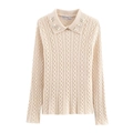 Pull en maille torsadée beige pour femmes avec détails de fleurs en cristal au col - S / Blanc Cassé