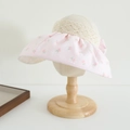Detalle de visera rosa floral con encaje blanco y ala ancha plegable para niña - 52cm (3-6 Años) / Rosa