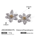 Two-tone silver flower earrings with golden center made of waterproof stainless steel - Jde2403064-ps