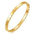 Brazalete minimalista dorado con diseño de panal hexagonal y acabado pulido brillante - Dorado
