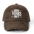 Détail de la casquette marron en coton avec broderie GOOD VIBES ONLY et finitions usées - Taille unique / café