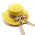 Dettaglio della trama in paglia e del grande fiocco di raso su un cappello di paglia - M (56-58cm) / Giallo