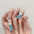 Unghie finte blu con fiori e fiocchi 3D dipinte a mano su punte lunghe a forma di bara - Stile Floreale Blu Cielo con Fiocco 3D (JP1391) / 24 Pezzi/Set