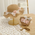 Détail d'un ensemble chapeau de paille pour enfant et sac avec fleurs et nœud en dentelle - 54cm (Conseillé 2-10 ans) / Ensemble Chapeau + Sac / Kaki
