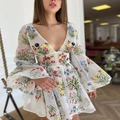 Weißes Mesh-Minikleid mit Blumenstickerei, V-Ausschnitt und ausgestellten Ärmeln - S / Weiß