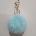 Portachiavi con pompon in ecopelliccia celeste con moschettone in metallo dorato per borse - Blu Acqua