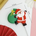 Nikolaus Tortenaufsatz aus weichem Silikon mit grünem Geschenksack für Weihnachtsfeiern - #6015 Tanzender Weihnachtsmann mit grünem Beutel