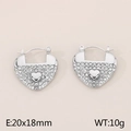 Boucles d'oreilles cœur argentées ajourées avec diamants étincelants et finition polie - Style C Double Coeur (KE113812-KFC)