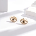 Boucles d'oreilles œil maléfique en C dorées avec strass sur présentoir moderne - Clou d'Oreille Oeil du Diable Or (ER-483)