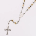 Vista dettagliata dei grani del rosario bicolore oro e argento con pendente a croce - Bicolore (Oro e Argento)