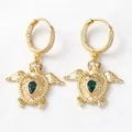 Pendientes de tortuga chapados en oro con gemas verdes y cristales blancos finos - Estilo C (Tortuga con Circonita Verde)
