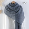 Sciarpa in cotone e lino stropicciato blu navy da donna con dettagli di frange su gruccia - Blu Notte (130)