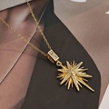 Elegante gouden titanium stalen ketting met een met zirkoon bezette sterhanger - Meerdere Sterrenregen Ketting / Goud