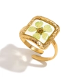 Vintage 18K gold plated stainless steel hammered ring with yellow resin dried flower - Hammered Texture Transparent Square Green Flower / Gold