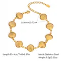 Dettaglio del bracciale con maglie a conchiglia dorata in acciaio inossidabile con chiusura - Conchiglia (YYB025051)