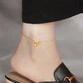 Eleganter Goldener Schleifen-Fußkettchen mit feiner Kette und Perlen am Knöchel - Goldfarbenes Fußkettchen