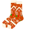 Détail de chaussettes de Noël orange avec motif de maison en pain d'épices et de bonbons - Taille 37-42 / Maison en Pain d'Épices