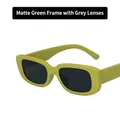 Occhiali da sole rettangolari vintage con montatura verde opaco e lenti grigio scuro - Verde Opaco / Lenti Grigie