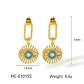 Detalle de pendientes ojo turco dorados con dimensiones de 3,6 cm largo y 1,67 cm ancho - Estilo Ojo del Diablo (HC-E10155)