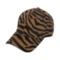 Primer plano de una gorra de béisbol con patrón de tigre a rayas en sarga de algodón - Visera Curva (Ajustable) / Estampado de Cebra-Caqui