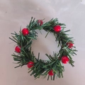 Rond de serviette de Noël avec aiguilles de pin artificielles et baies rouges - Anneau de vigne d'aiguille de pin 8CM
