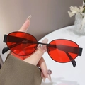 Retro ovale Sonnenbrille mit schwarzem Metallrahmen und großen roten Harzgläsern - Schwarzer Rahmen rote Gläser