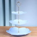 Présentoir à gâteaux bleu clair à trois étages en forme de pétale avec poignée métallique - Fleur de cerisier / Tige Argentée à 3 Niveaux / Bleu