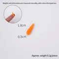 Miniatur 1,8 cm Harz Karotte für DIY Bastelarbeiten mit realistischer orangefarbener Textur - 1,8 cm Mini-Karotte
