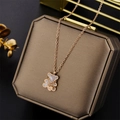 Minimalistische Bärenhalskette aus Titanstahl mit Perlmutt-Inlay in Roségold-Optik - Roségold