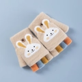 Gebreide beige kinderwanten met konijnenmotief en kleurrijke gestreepte details - 4-10 Jaar / Beige
