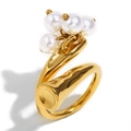 Irregular 18K gold plated stainless steel ring with elegant white pearl cluster - Gold