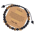 Détail du bracelet code Morse avec perles oeil de tigre et pierres mates sur carte - À Mon Homme
