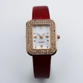 Dettaglio dell'orologio rettangolare in oro rosa con lunetta in cristallo e pelle - Quadrante Romano Rosso