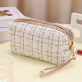 Rechteckige weiß-goldene Karo-Kosmetiktasche aus Tweed mit elegantem goldenem Reißverschluss - Weiß