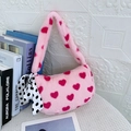 Borsa sottoascella in peluche rosa con cuori e manico in seta decorativo a pois - Cuore Rosa