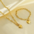 Goldenes Gliederketten-Schmuckset mit Herzanhänger und T-Verschluss auf Satin - Ot Schnalle Herz Set