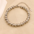 Dettaglio del bracciale in acciaio inossidabile argento con maglie intrecciate e chiusura - Color Acciaio (B-50)