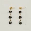 Detalle de pendientes de flores con chapado en oro de 18k y cuentas de cristal negro - Negro (Pendientes)