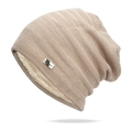 Gorro de punto caqui con diseño de espiga, forro polar cálido y detalle metálico - Talla única / Blanco Roto