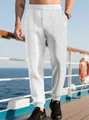 Primer plano de pantalones de punto jacquard blanco con patrón de diamantes y cordón ajustable - S / Blanco