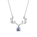 Pendente corna di cervo in moissanite e argento 925 per donna su sfondo bianco - Moissanite da 1ct (Placcato in Oro Bianco) / Argento 925