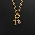 14K vergoldete Edelstahlkette mit rosa Edelstein und T-Buchstaben-Anhänger - Buchstabe T