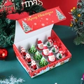 Dettaglio del set di 12 candele natalizie con forme di Babbo Natale, pupazzo di neve e albero - Set di candele natalizie B